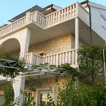 For Four Persons With Sea View In Near The Guest house *