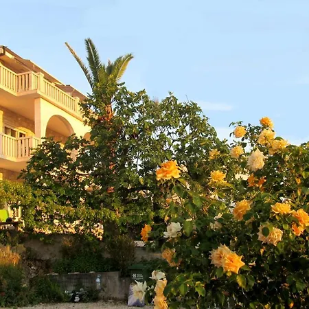 Guest house For Four Persons With Sea View In Near The