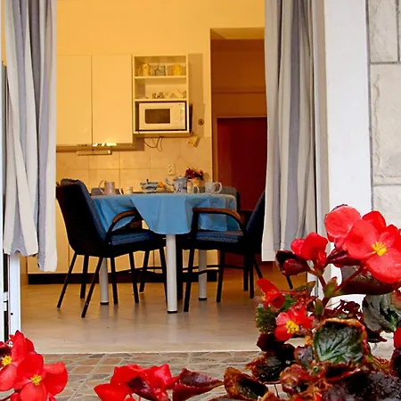 Appartement For Four Persons With Sea View In Near The *